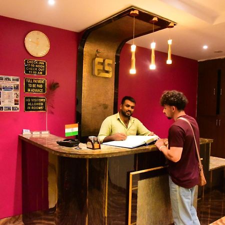 Hotel Embassy Suites Мумбаи Экстерьер фото
