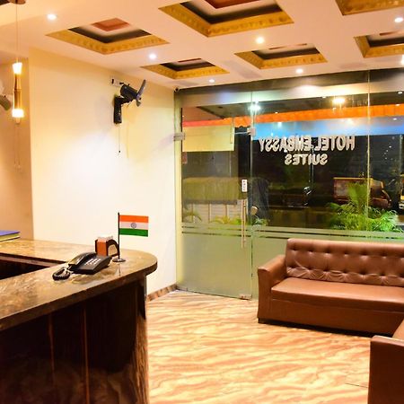 Hotel Embassy Suites Мумбаи Экстерьер фото