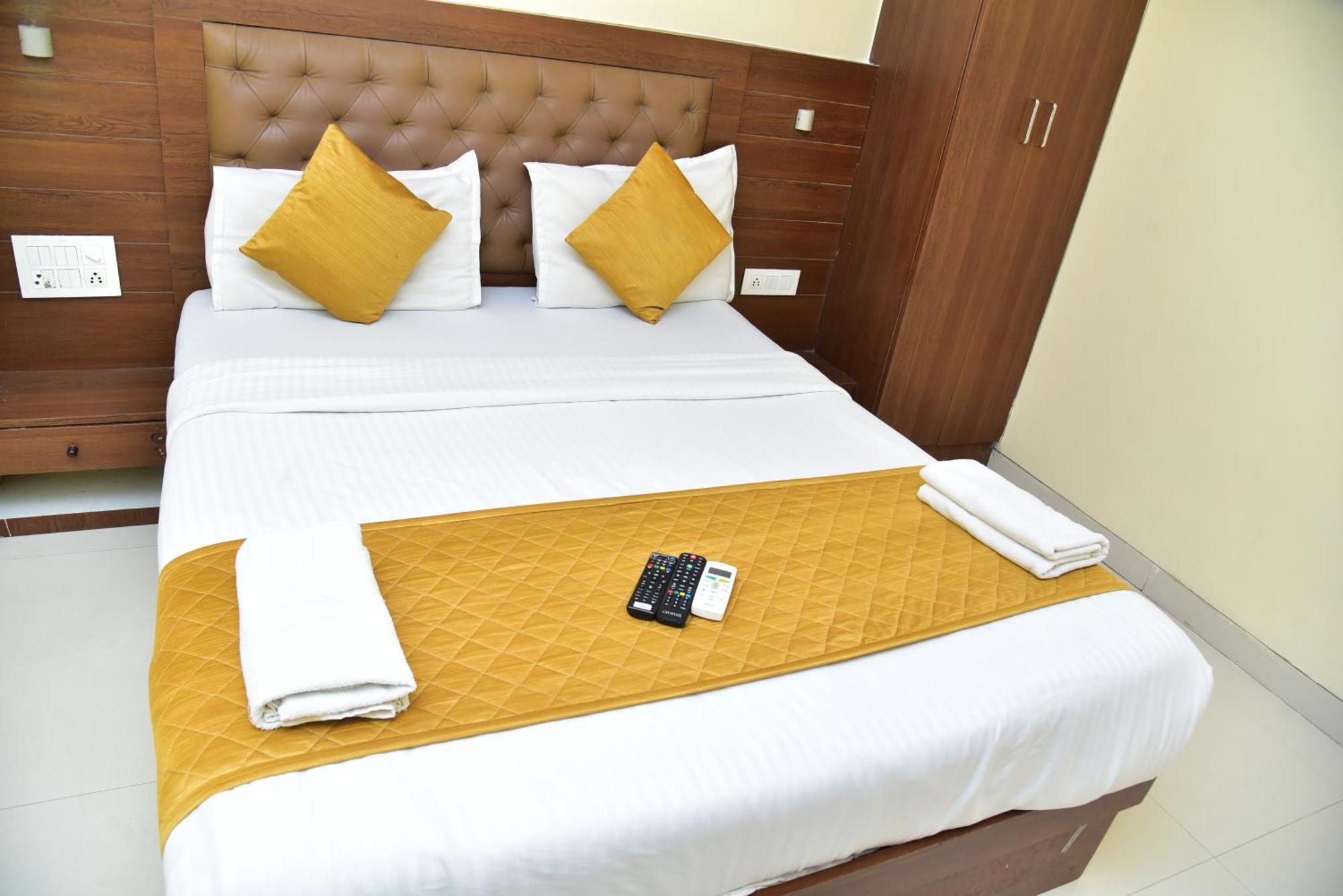 Hotel Embassy Suites Мумбаи Экстерьер фото