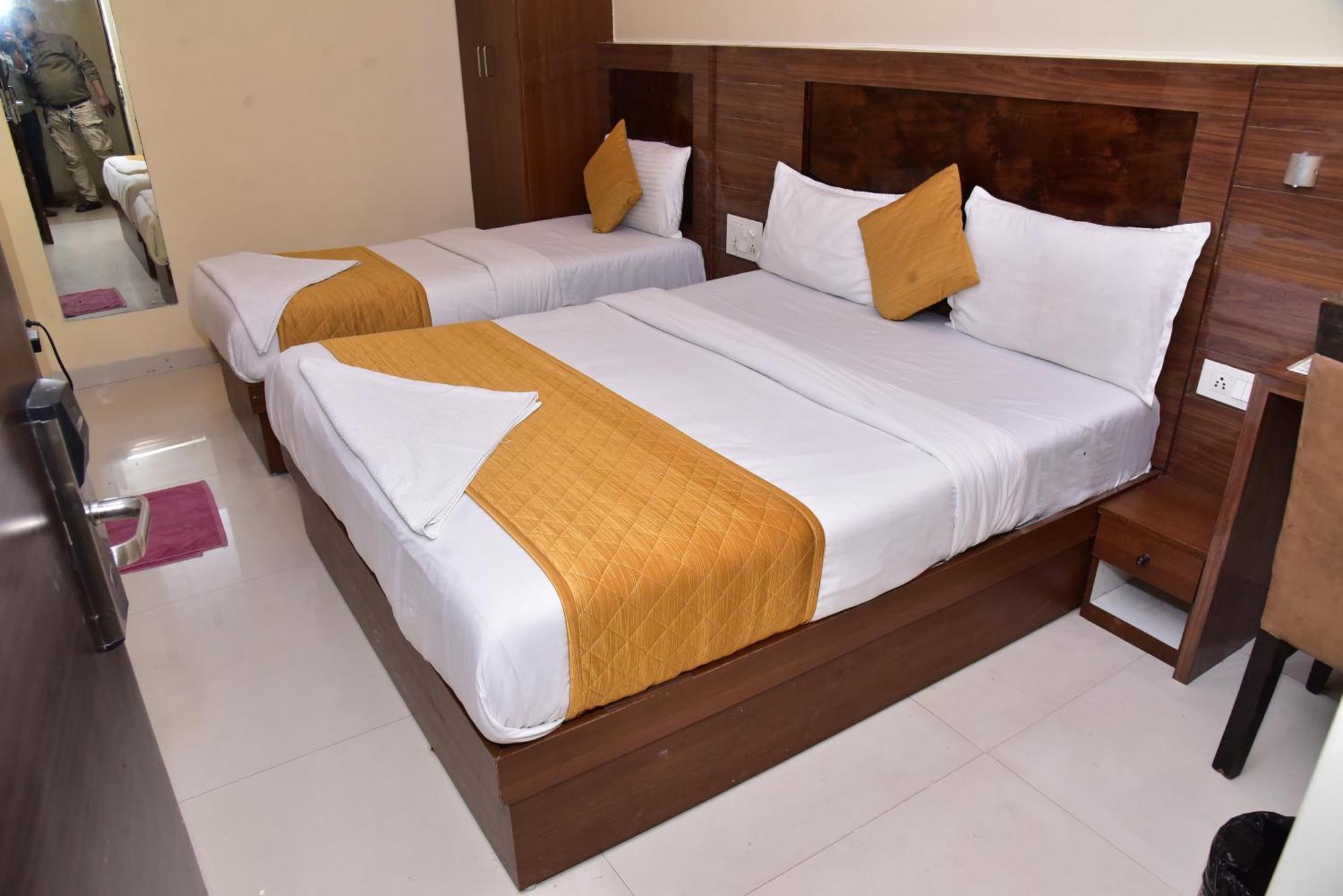 Hotel Embassy Suites Мумбаи Экстерьер фото