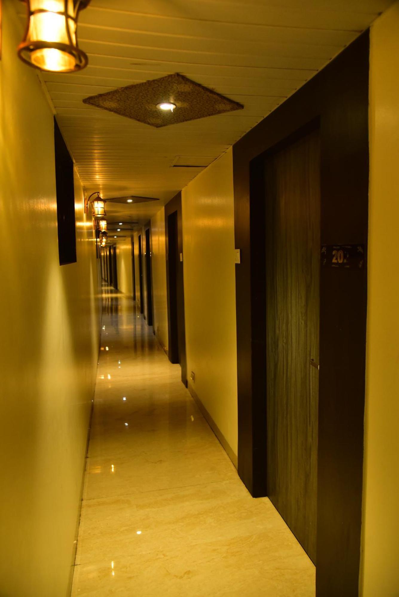 Hotel Embassy Suites Мумбаи Экстерьер фото